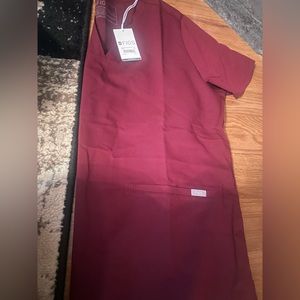 Figs 3 pocket scrub top. Size X-Large. NWT